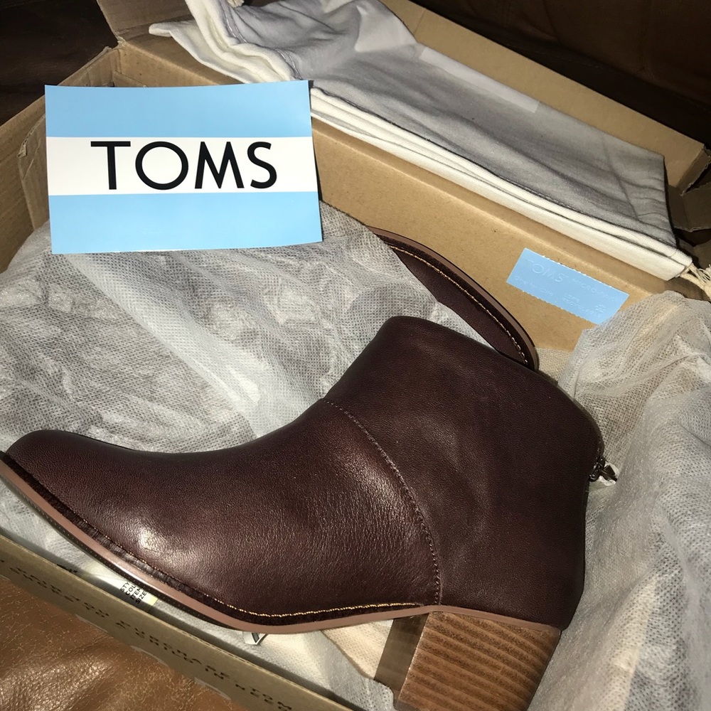 NWT TOMS Leila booties